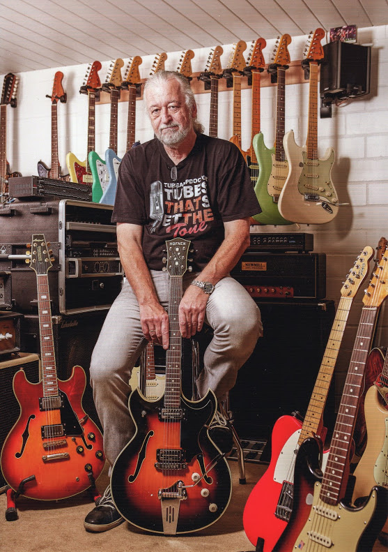 The trend goes for a second guitar!